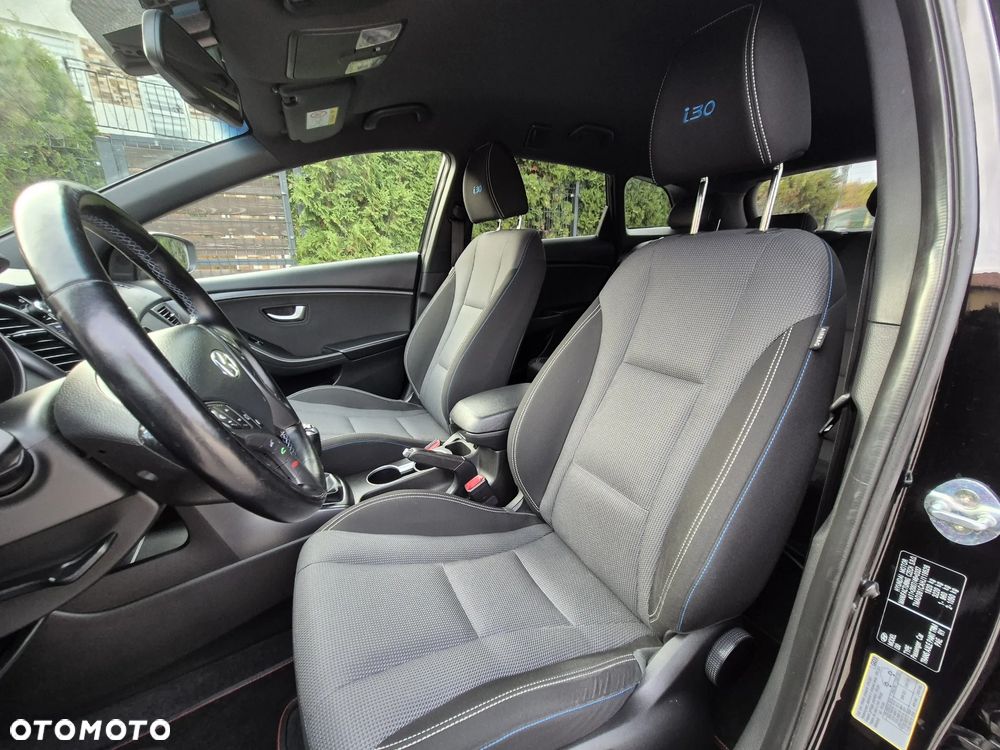 Hyundai i30 blue Kombi 1.6 GDi Passion - 23