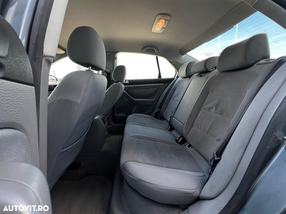Volkswagen Jetta 1.6 Comfortline - 15