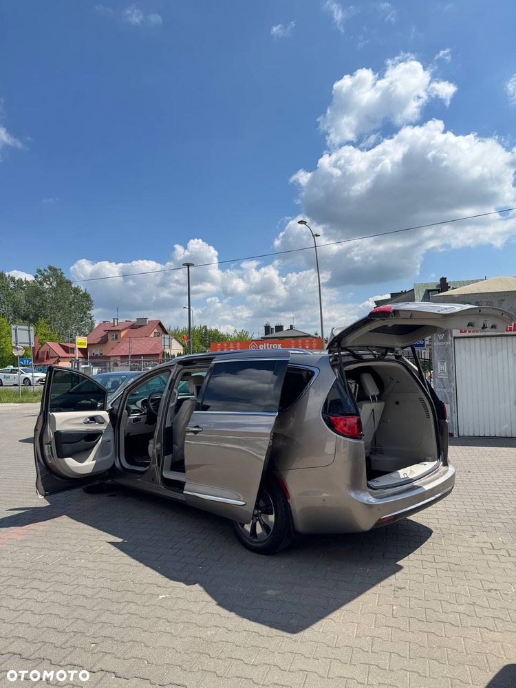 Chrysler Pacifica - 14