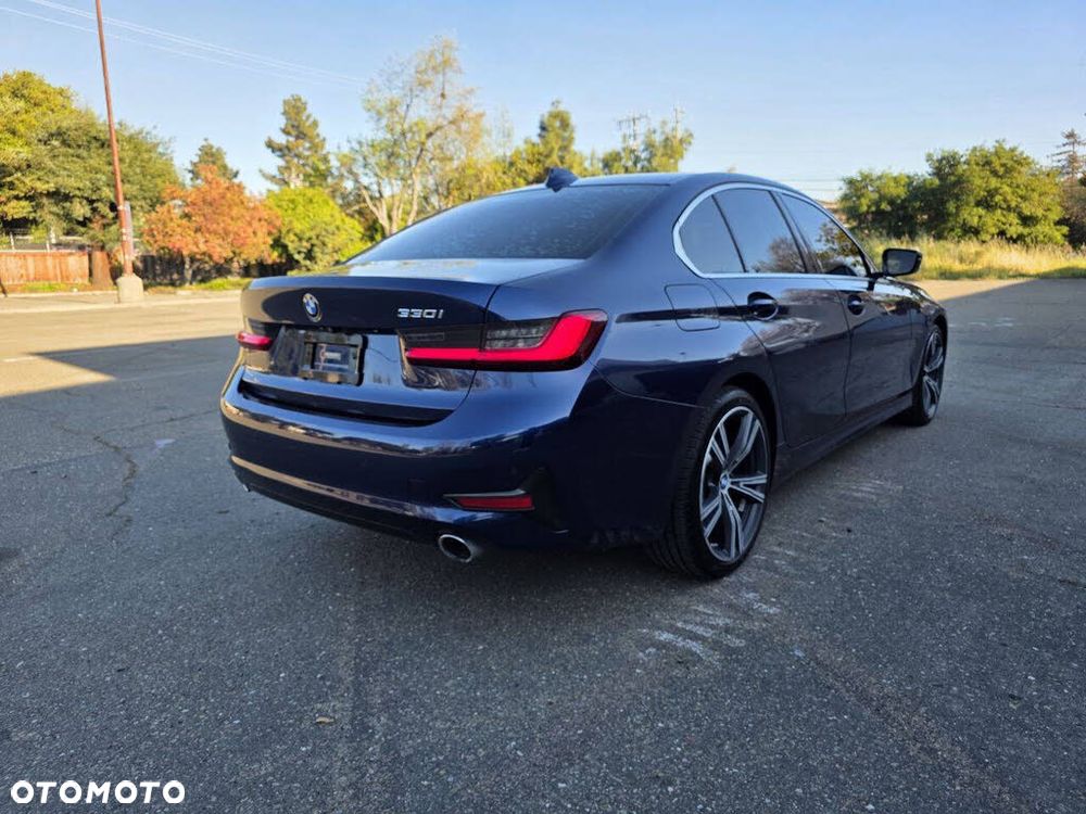 BMW Seria 3 330i Luxury Line - 9