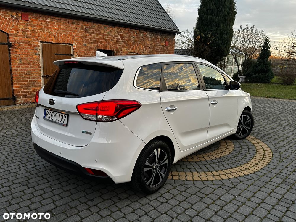 Kia Carens - 13