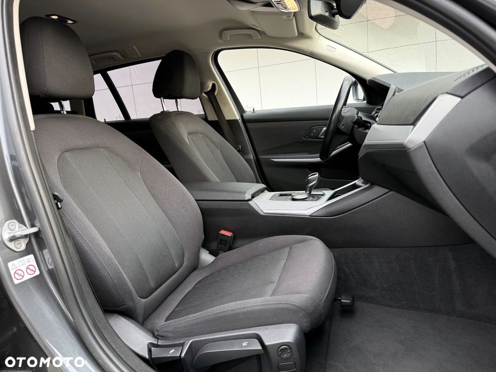 BMW Seria 3 318d Touring Advantage - 20