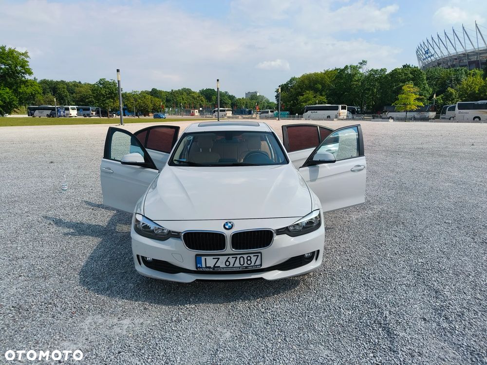 BMW Seria 3 328i xDrive - 31