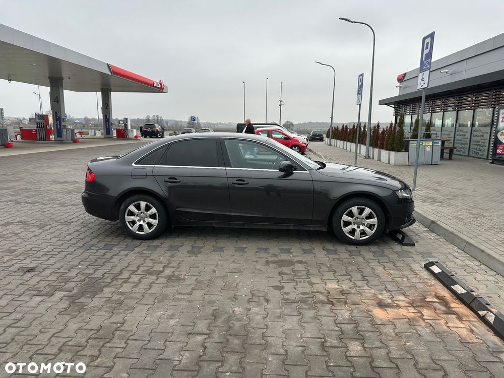 Audi A4 Limousine - 4