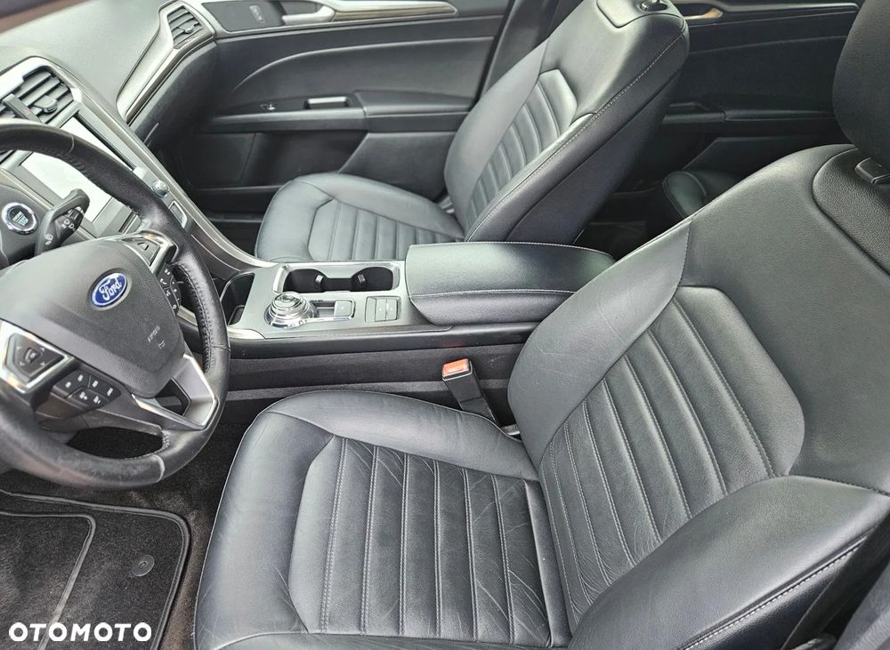 Ford Fusion - 18