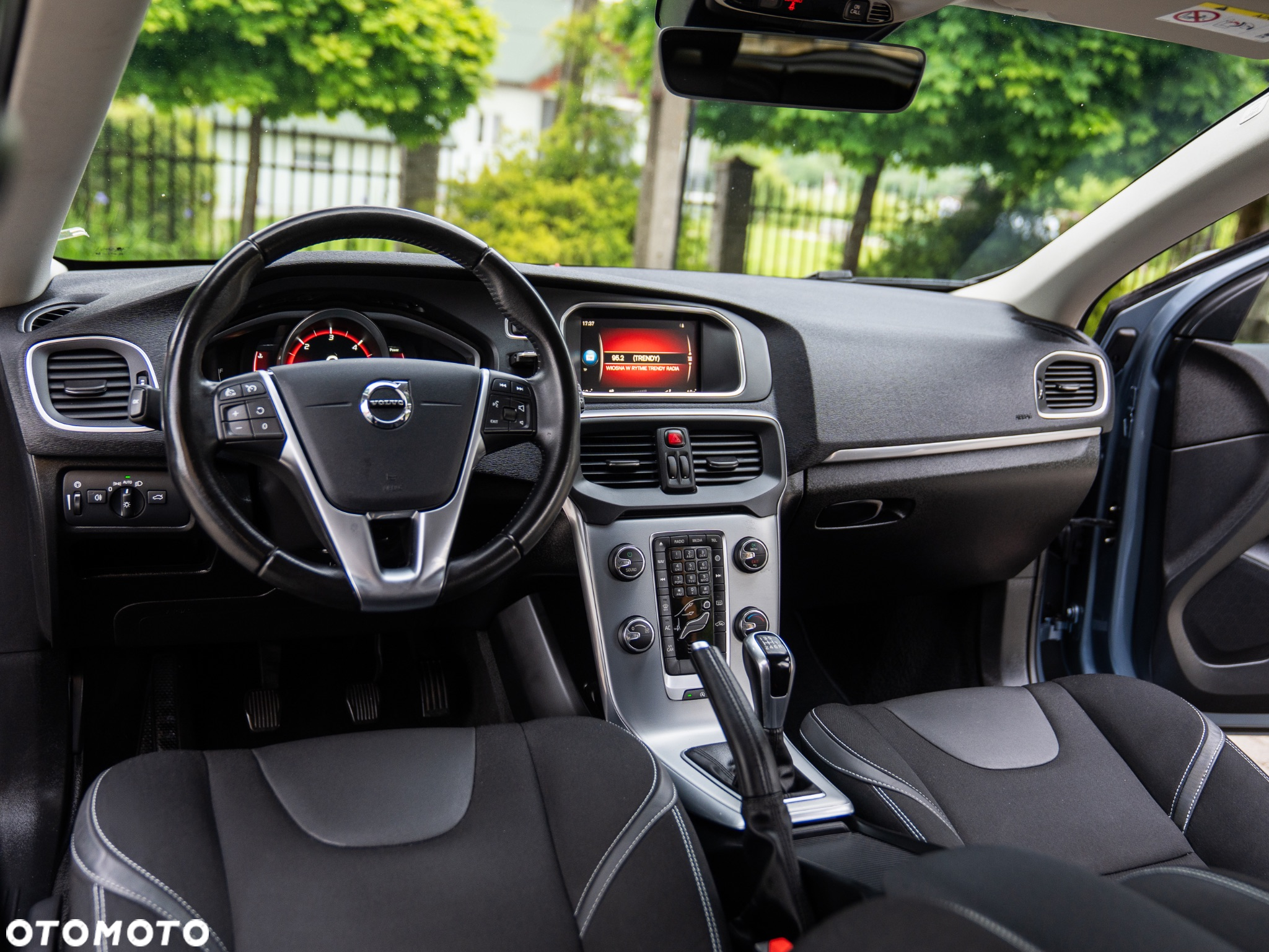 Volvo V40 D2 Drive-E Momentum - 28