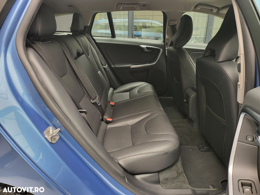 Volvo V60 D6 Plug-In-Hybrid AWD Geartronic Momentum - 14