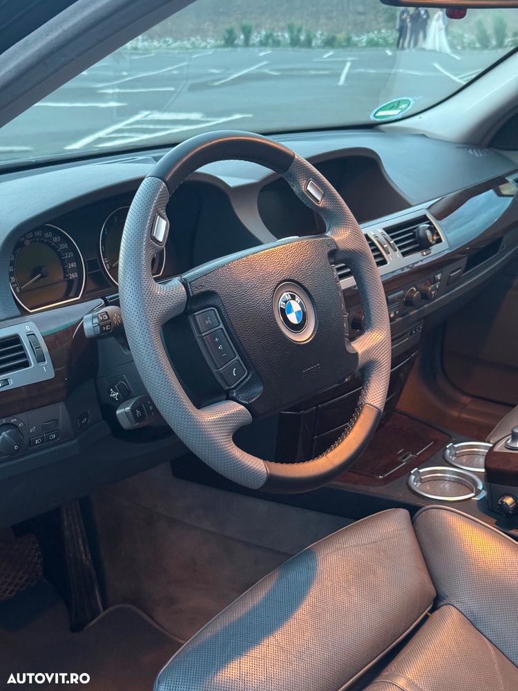 BMW Seria 7 745i A - 11