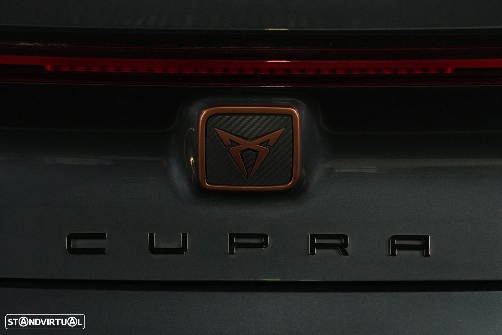 Cupra Leon 1.4 e-Hybrid MID DSG - 17