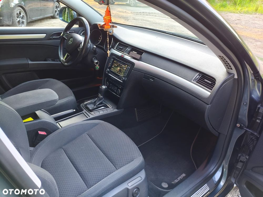Skoda Superb 2.0 TDI DSG Elegance - 9