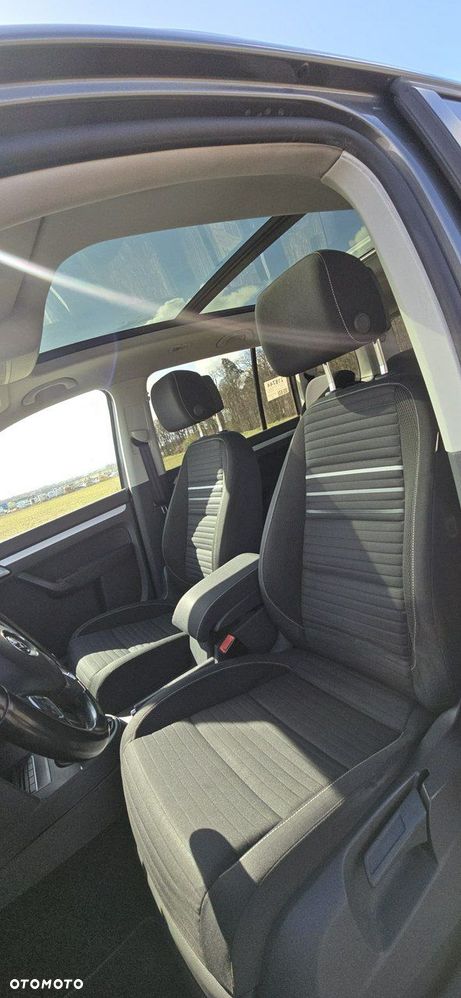 Volkswagen Touran - 10