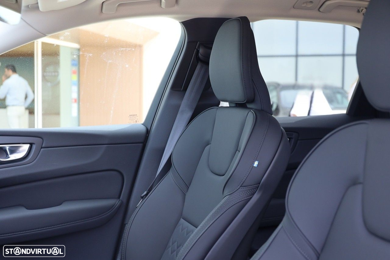 Volvo XC 60 2.0 T6 PHEV Plus Dark AWD - 16