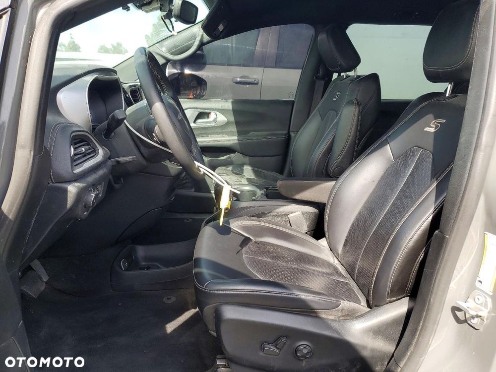 Chrysler Pacifica - 6