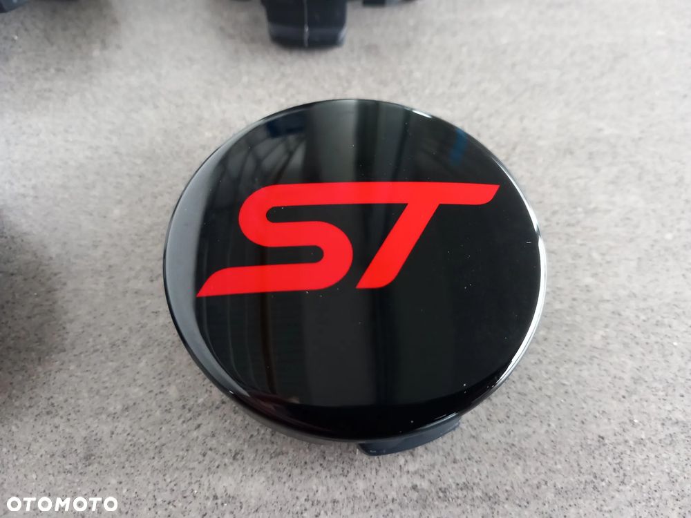 Nakładka środkowa czarna z logo ST - kołpak - zaślepka alufelgi Ford 2566957 - 1