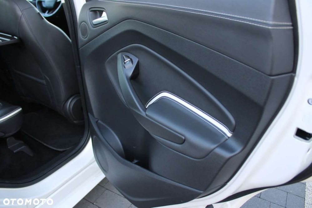 Ford Kuga 1.5 EcoBoost 2x4 Vignale - 30