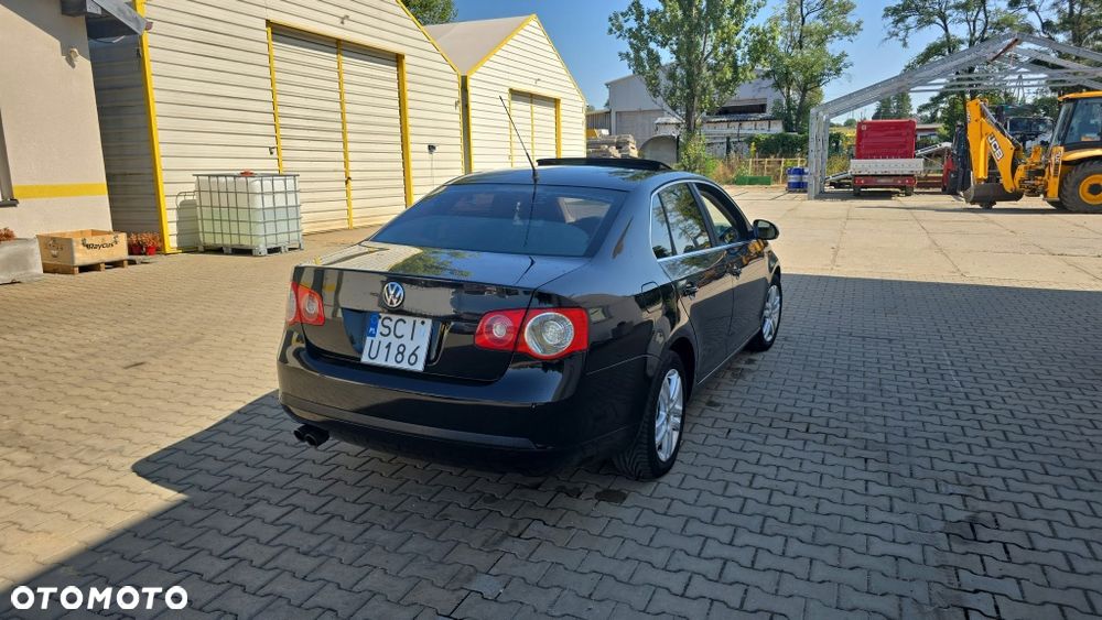 Volkswagen Jetta - 3
