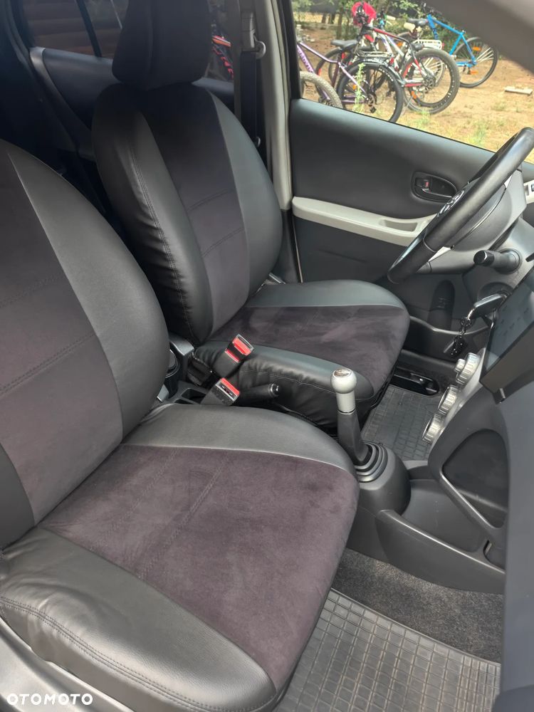 Toyota Yaris 1.3 Sol - 34