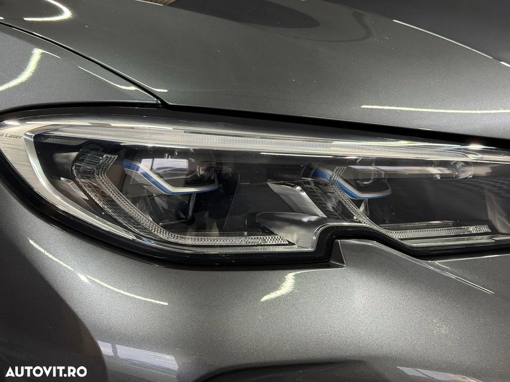 BMW Seria 3 330e Aut. M Sport - 30