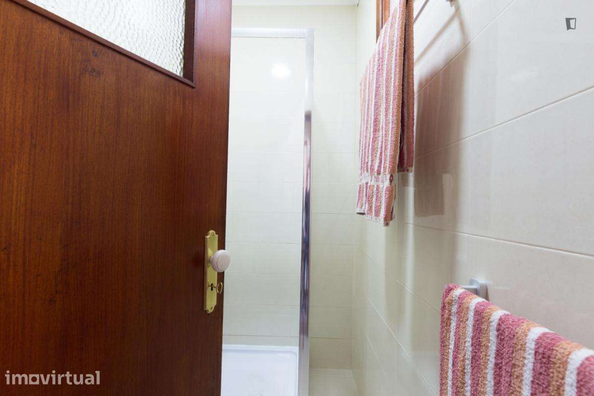 Quarto - localizado em Valongo Porto - Grande imagem: 4/18
