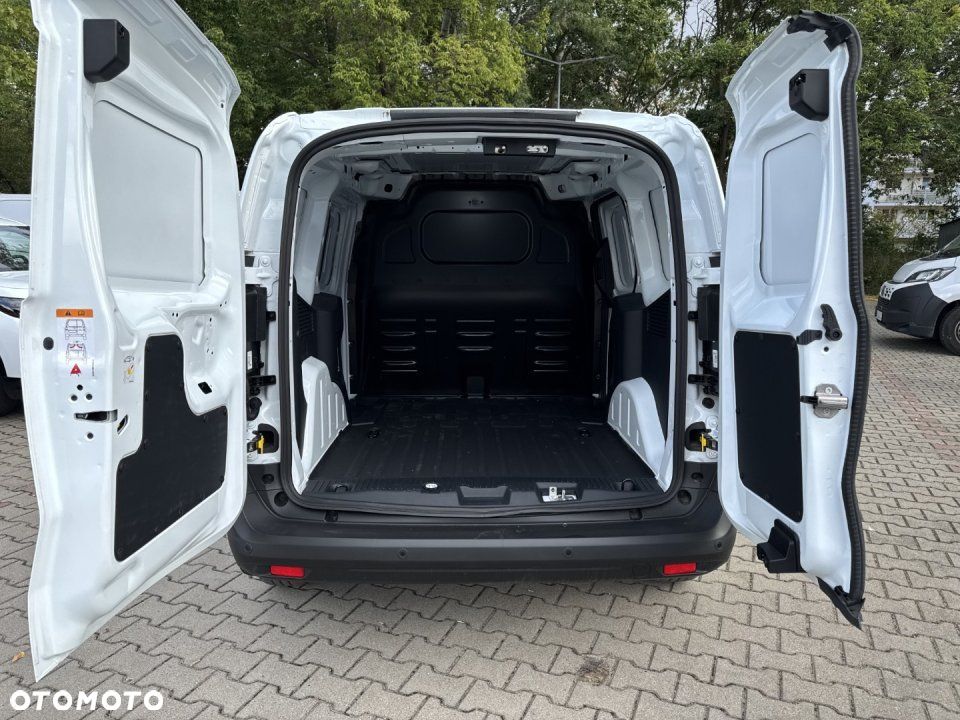 Ford Transit Courier - 17