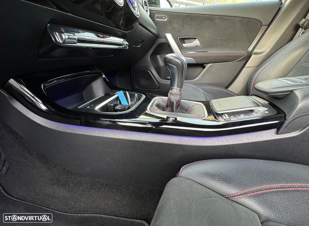 Mercedes-Benz A 180 d AMG Line - 35