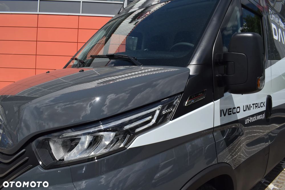 Iveco W CENIE PRZEGLĄDY EKSPOATACYJNE 4 LATA lub 300 000 km !!! - 35S18HA8V - 8