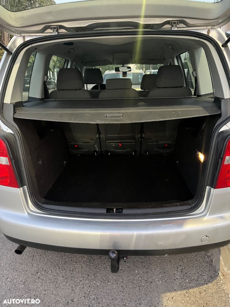 Volkswagen Touran - 27