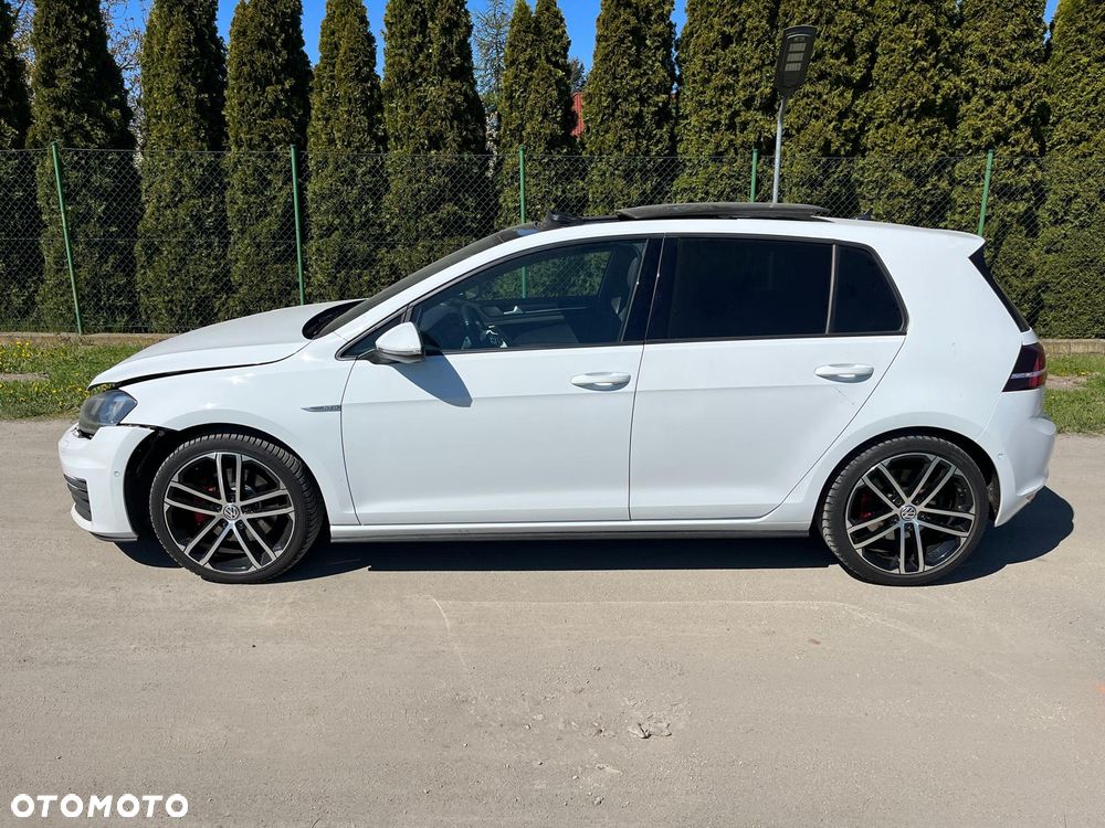 Volkswagen Golf - 6