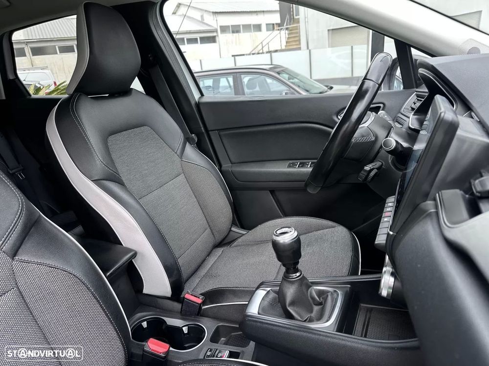 Renault Captur TCe 100 INTENS - 45