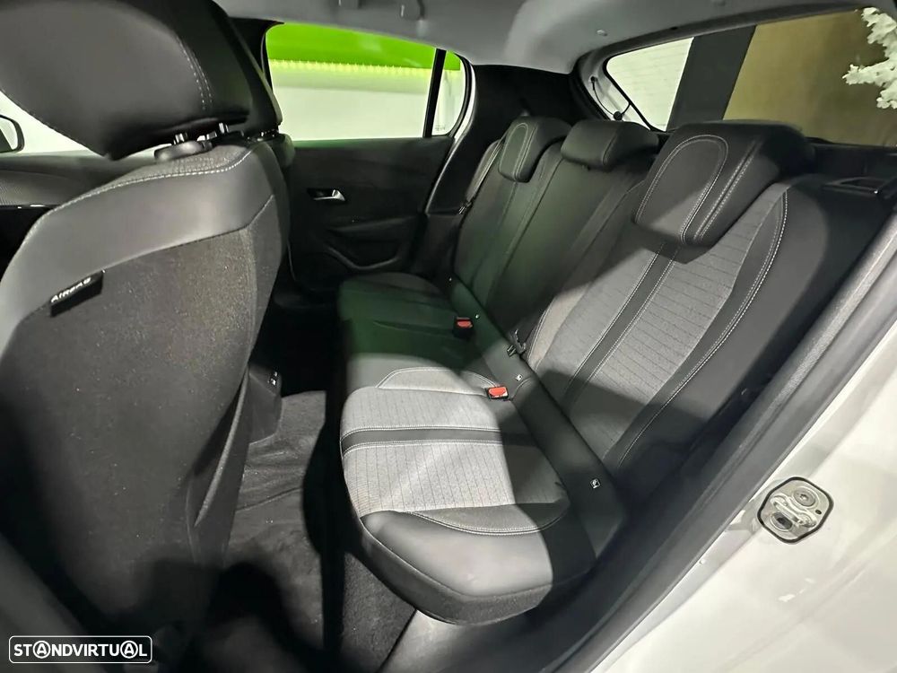 Peugeot e-208 - 8