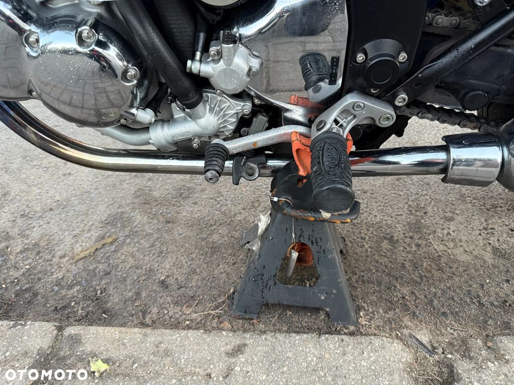 Triumph Thunderbird - 17