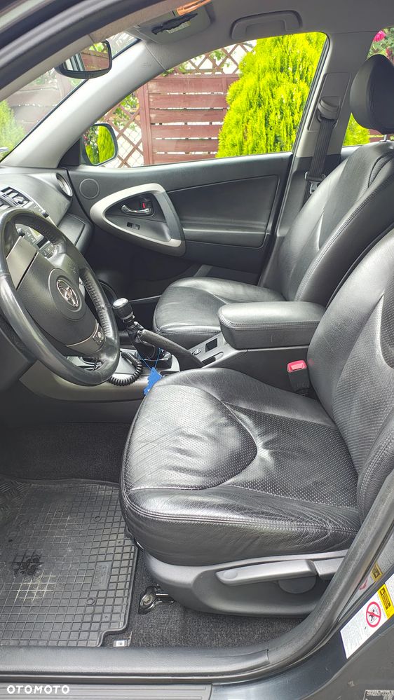 Toyota RAV4 2.2 D-4D Prestige - 8