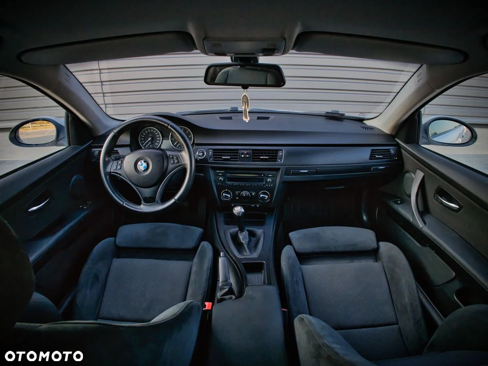 BMW Seria 3 320i - 24