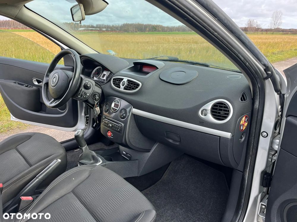 Renault Clio 1.2 16V 75 Dynamique - 11