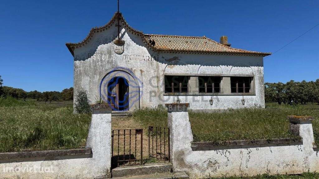 REFÚGIO EXCLUSIVO: ANTIGA ESCOLA PRIMÁRIA COM PROJETO APROVADO EM  ÉVO - Grande imagem: 2/60