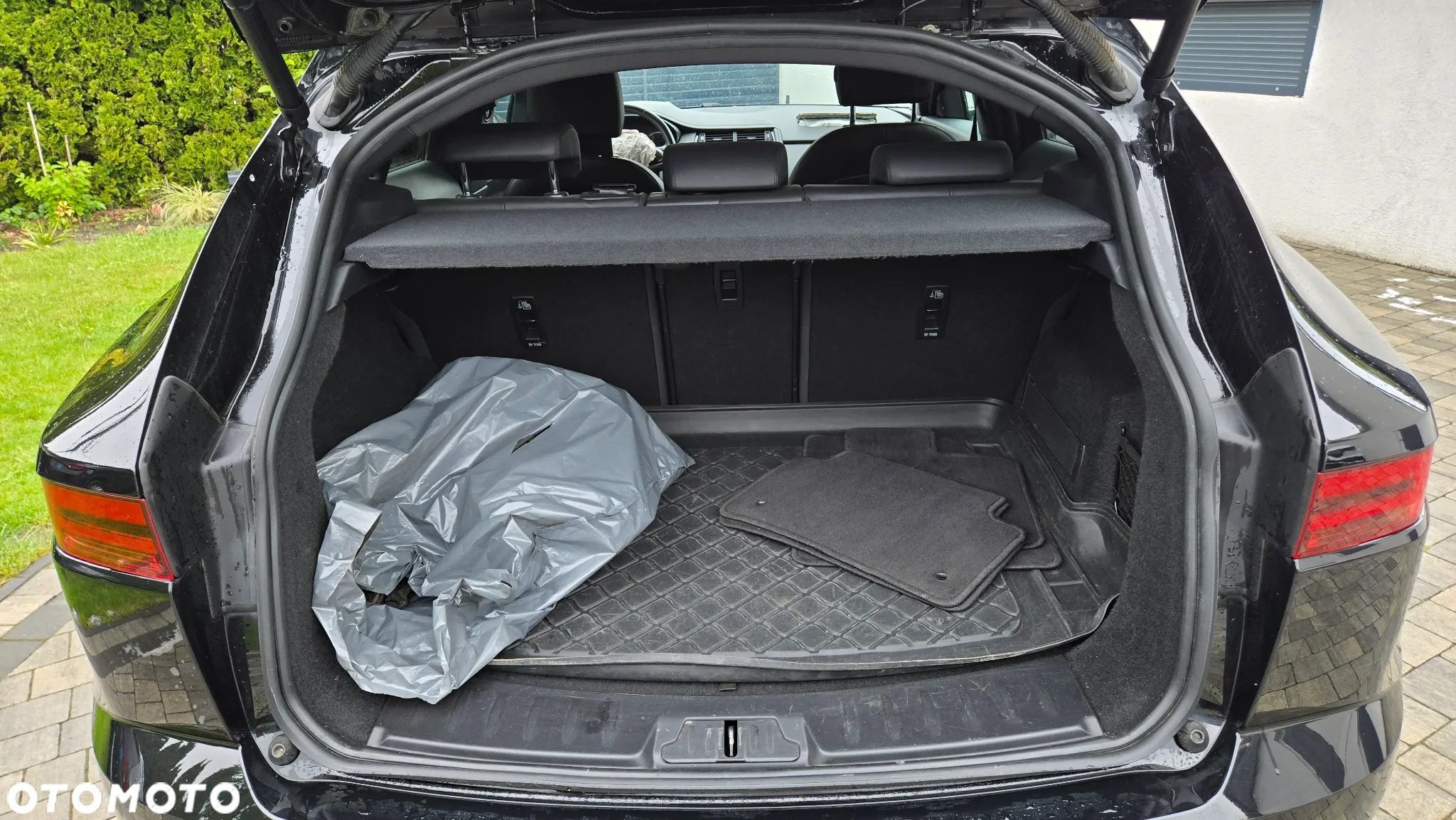Jaguar E-Pace - 16
