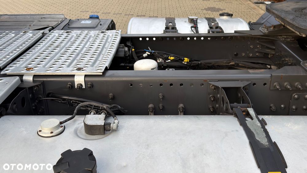 Volvo FH 500 l KSENON l LODÓWKA l 4 PODUSZKI KABINA - 12