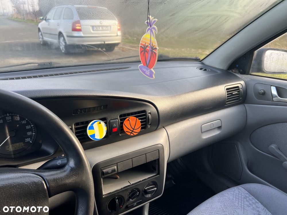 Skoda Octavia 1.6 GLX - 11