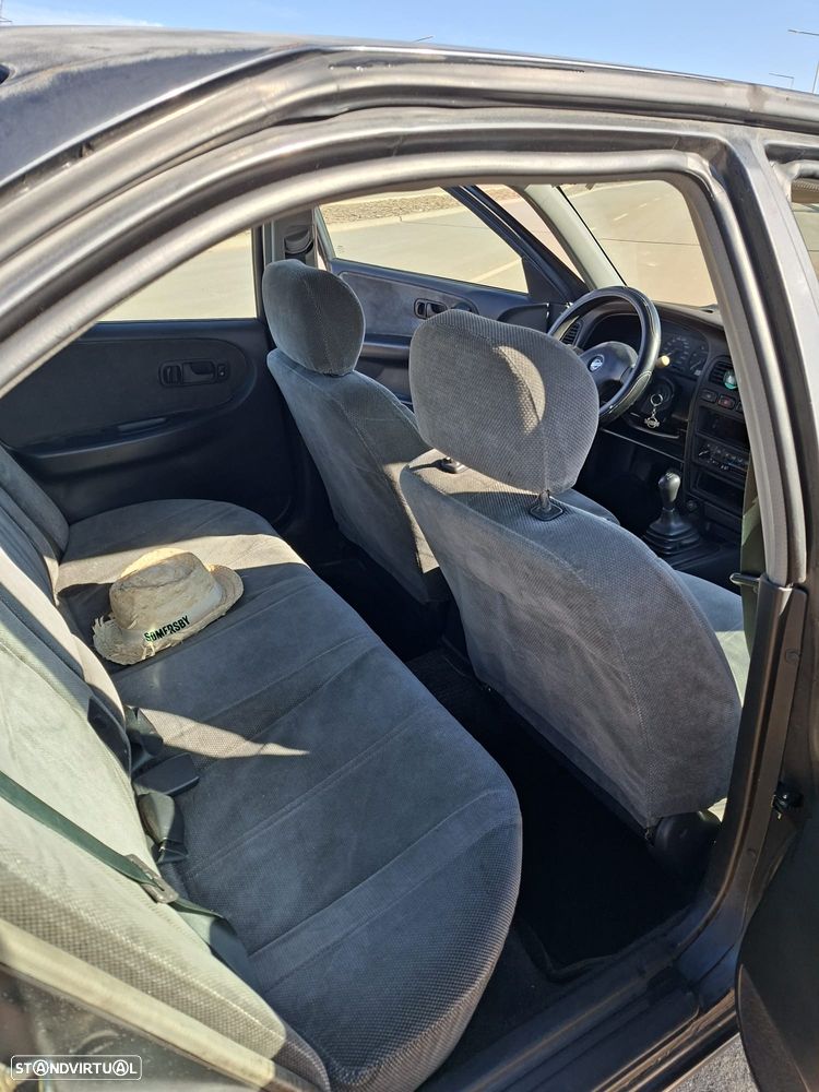 Nissan Primera Hatchback 1.6 LX + - 3