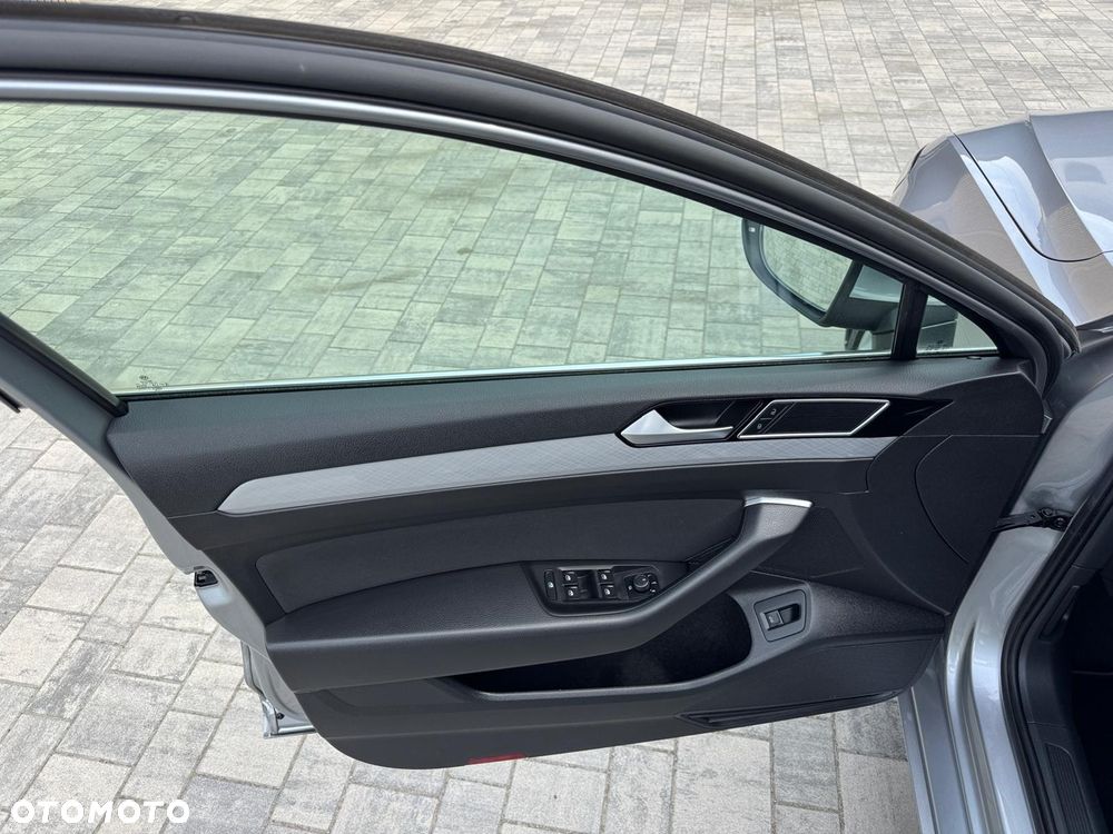 Volkswagen Passat 2.0 TSI Business DSG - 9