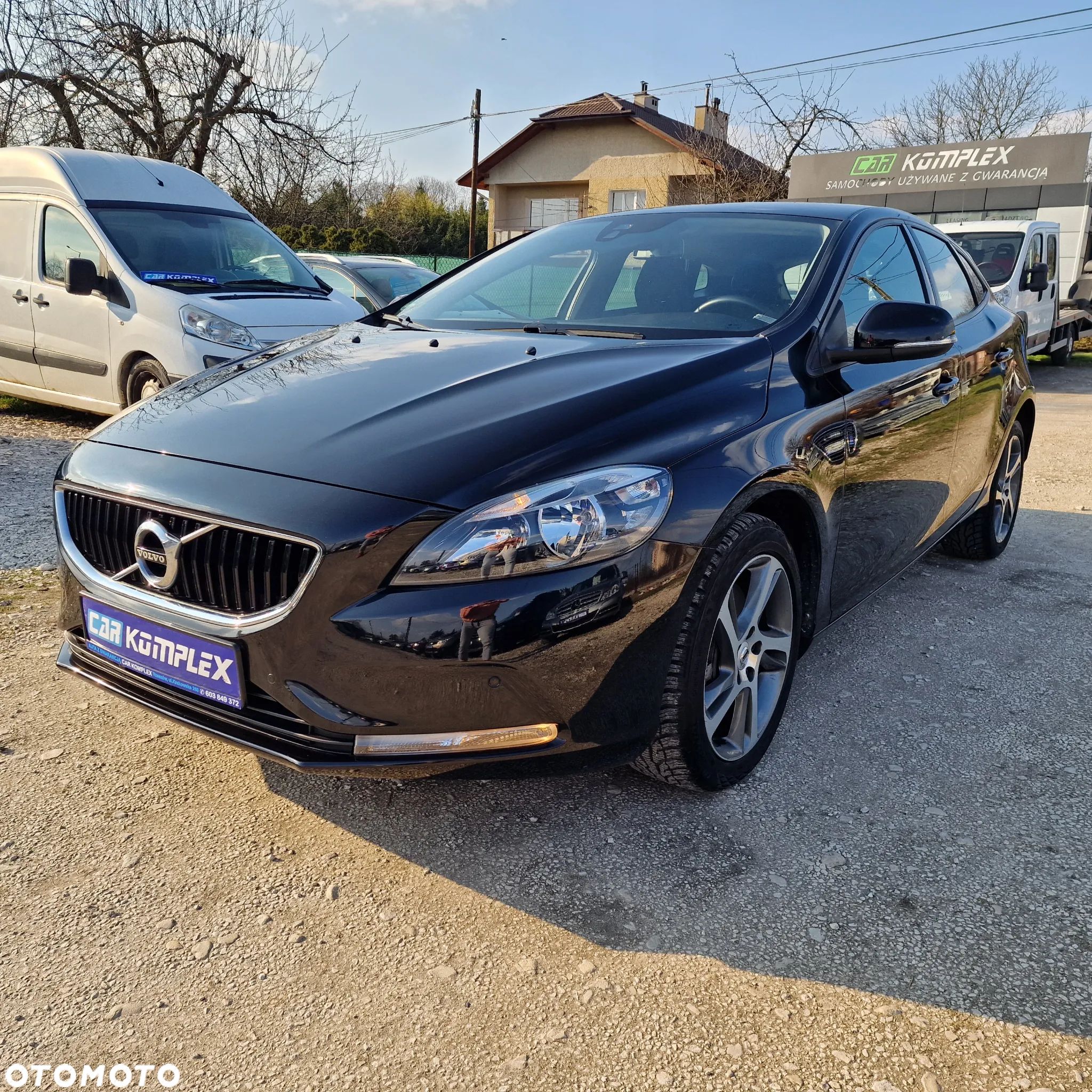 Volvo V40 T3 Drive-E Momentum - 1
