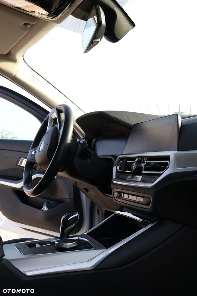 BMW Seria 3 320d xDrive Luxury Line - 19