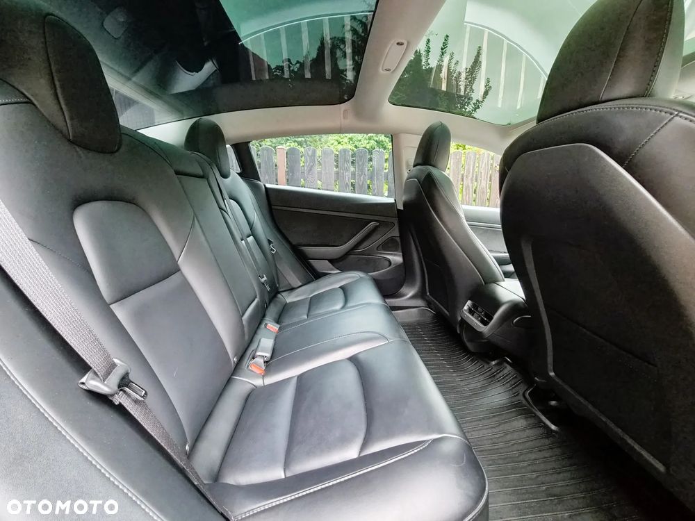 Tesla Model 3 - 8