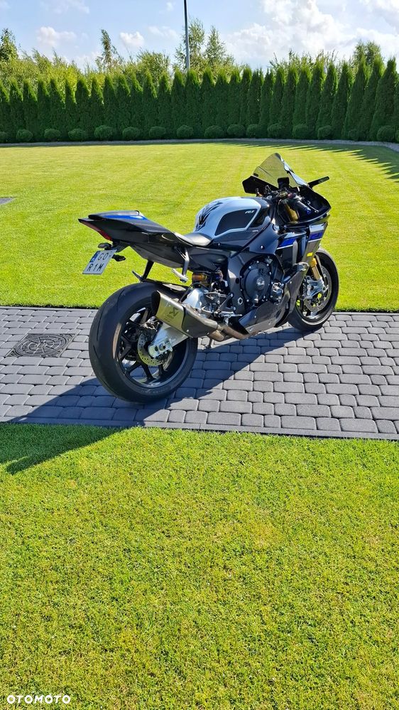 Yamaha R1 - 3