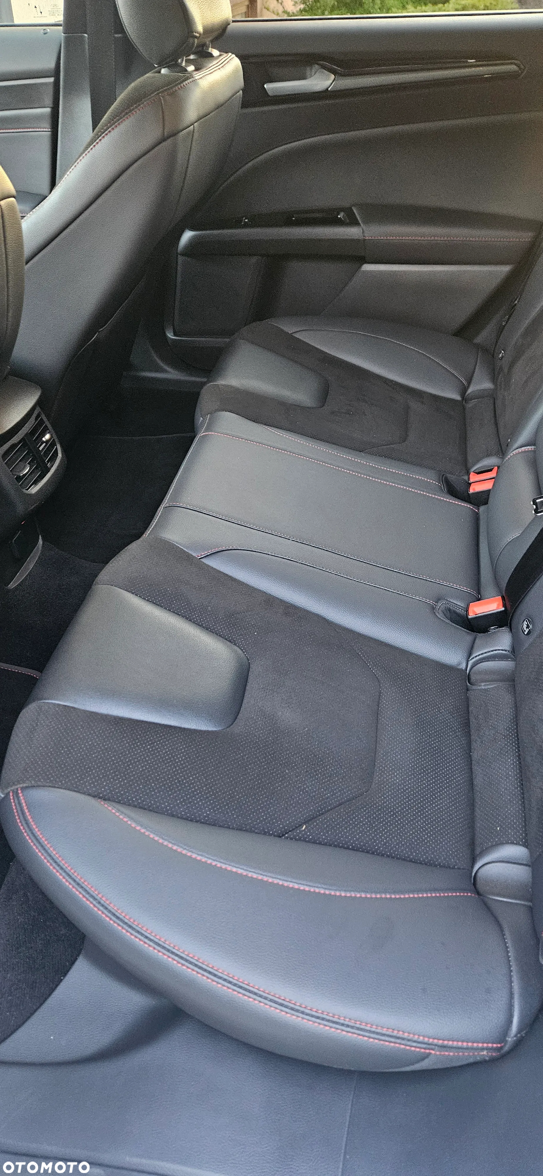 Ford Mondeo 2.0 Hybrid ST-Line X - 18