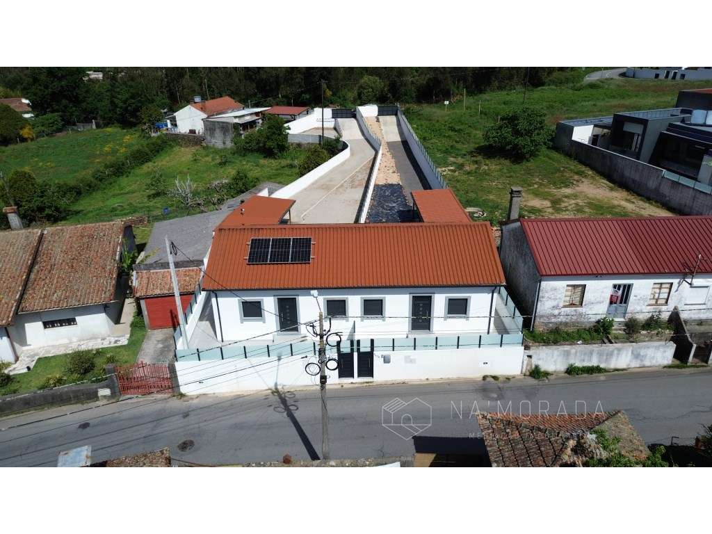 Moradia T2 totalmente renovada com terreno - Arrifana - Grande imagem: 5/35