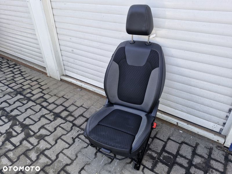 OPEL GRANDLAND X FOTEL PRAWY PRZÓD UK - 1