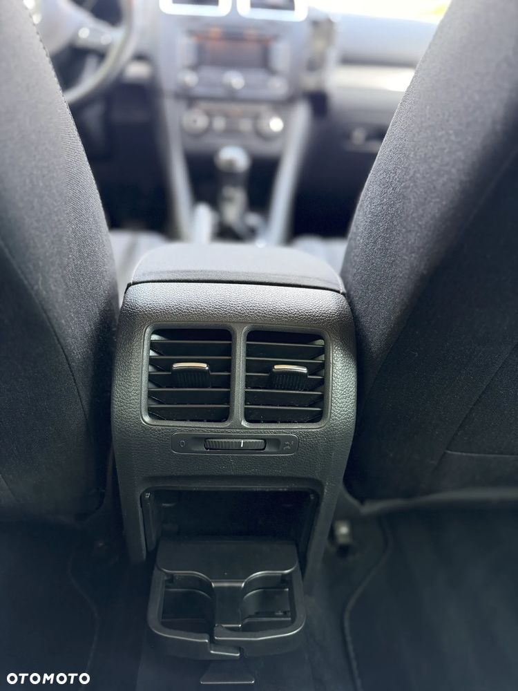 Volkswagen Golf - 24