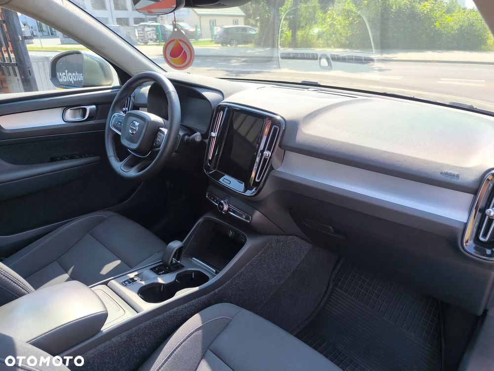 Volvo XC 40 T3 Momentum Pro - 17