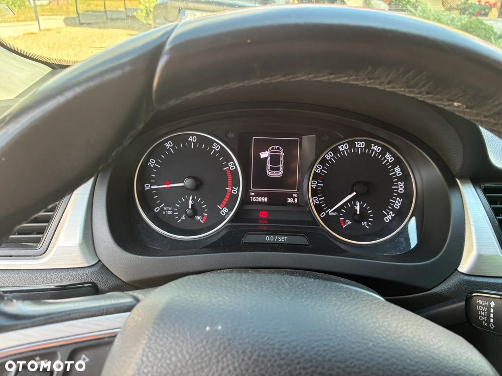 Skoda RAPID 1.2 TSI Ambition - 8